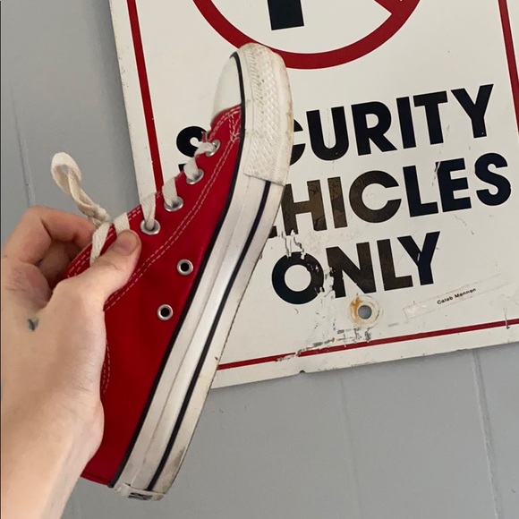 Red low top converse - Picture 3 of 3